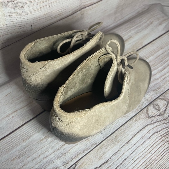 Toms Ankle Booties Chukka Taupe Gray Suede Lace Up Heels Women's Shoes Size 10 - Picture 2 of 8